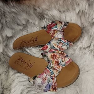 Girls bowtie sandals